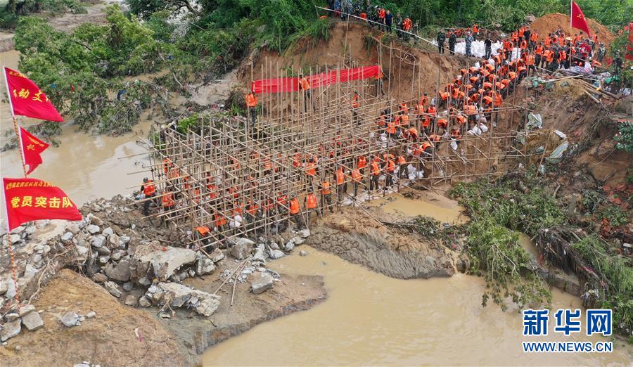 （防汛抗洪&middot;圖文互動）（10）洪水不退，子弟兵誓死不退&mdash;&mdash;解放軍和武警部隊官兵參與洪澇災(zāi)害搶險救援記事