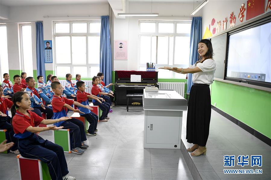 （新華全媒頭條&middot;走向我們的小康生活&middot;圖文互動(dòng)）（15）23萬(wàn)人的命運(yùn)轉(zhuǎn)折&mdash;&mdash;我國(guó)最大易地生態(tài)移民安置區(qū)的脫貧密碼