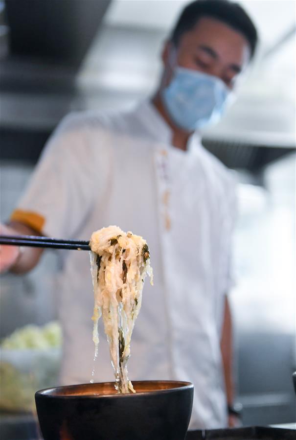 （在習(xí)近平新時代中國特色社會主義思想指引下&mdash;&mdash;新時代新作為新篇章&middot;習(xí)近平總書記關(guān)切事&middot;圖文互動）（1）讓&ldquo;舌尖上的節(jié)約&rdquo;成為習(xí)慣&mdash;&mdash;全社會營造浪費可恥、節(jié)約為榮的氛圍掃描