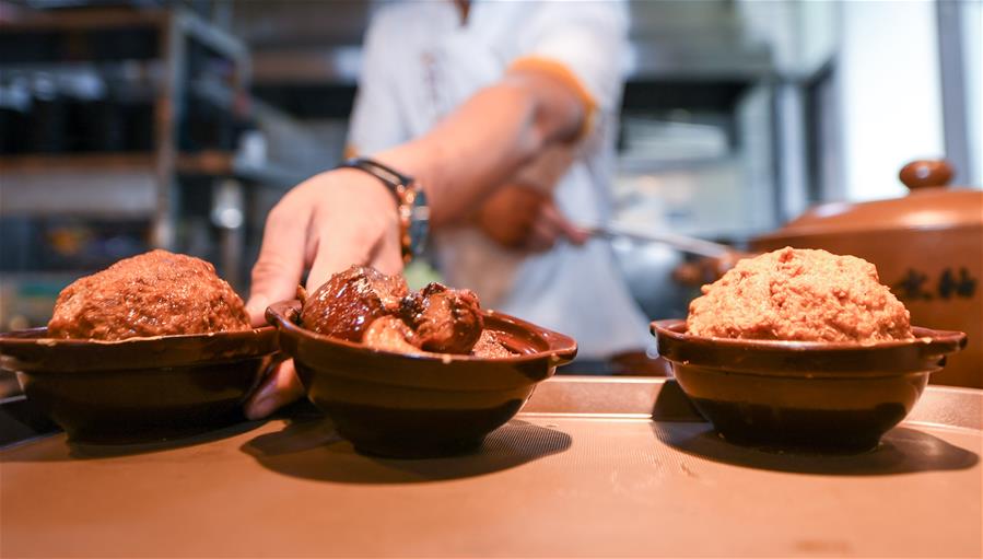 （在習(xí)近平新時代中國特色社會主義思想指引下&mdash;&mdash;新時代新作為新篇章&middot;習(xí)近平總書記關(guān)切事&middot;圖文互動）（2）讓&ldquo;舌尖上的節(jié)約&rdquo;成為習(xí)慣&mdash;&mdash;全社會營造浪費可恥、節(jié)約為榮的氛圍掃描