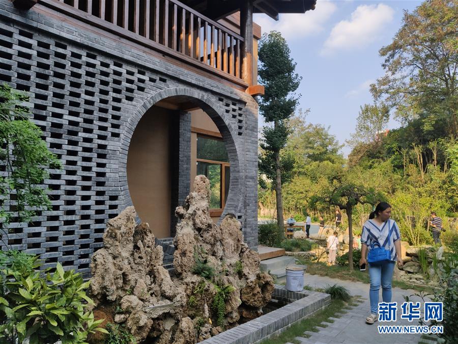 （走向我們的小康生活&middot;圖文互動(dòng)）（1）游客來(lái)了，小康近了&mdash;&mdash;生態(tài)旅游引領(lǐng)湖北山區(qū)蝶變二三事