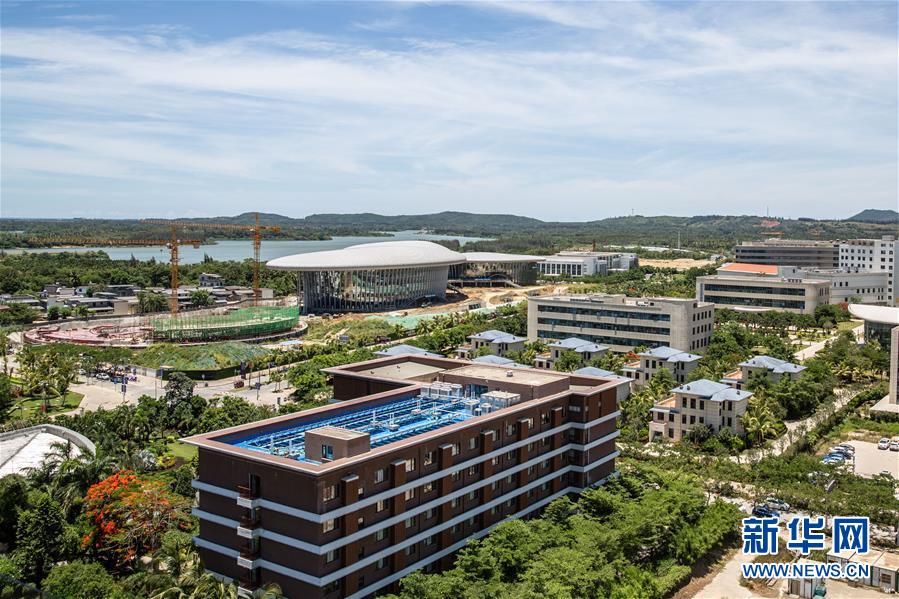 （在習(xí)近平新時(shí)代中國特色社會主義思想指引下&mdash;&mdash;新時(shí)代新作為新篇章&middot;習(xí)近平總書記關(guān)切事&middot;圖文互動）（13）感受開放新魅力&mdash;&mdash;海南自由貿(mào)易港建設(shè)開局觀察