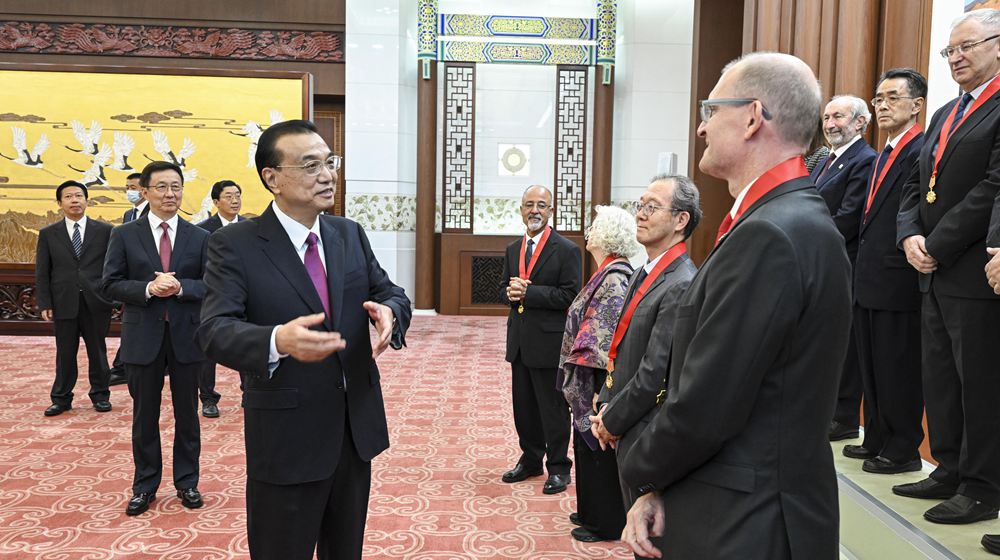 李克強(qiáng)會見2022年度中國政府友誼獎(jiǎng)獲獎(jiǎng)外國專家 韓正參加會見