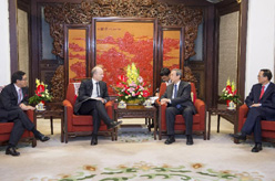 馬凱會見國際證監(jiān)會組織理事會主席、香港證監(jiān)會行政總裁歐達禮和香港證監(jiān)會主席唐家成