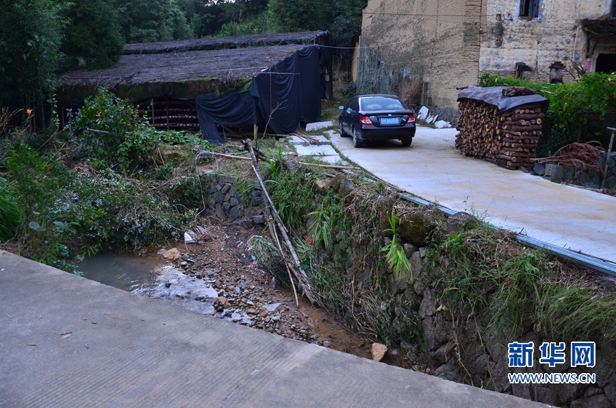 周炳耀有輛二手車，被全村人當作&ldquo;公交車&rdquo;