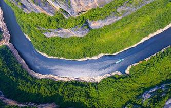 &ldquo;絕壁畫(huà)廊&rdquo;巫山小三峽盡展南國(guó)綠意生機(jī)