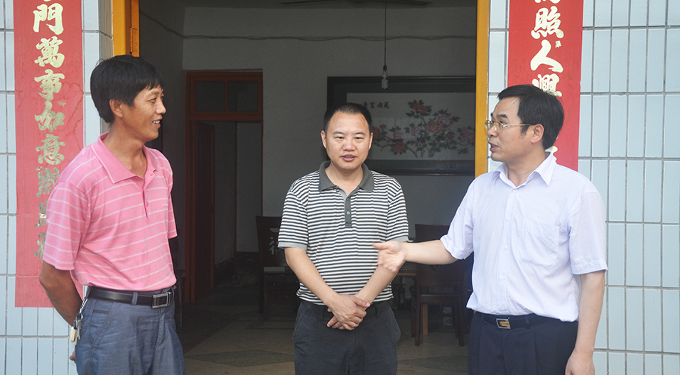 他對群眾好 群眾跟他親&mdash;&mdash;追記獻(xiàn)身羅霄山區(qū)脫貧攻堅(jiān)事業(yè)的湖南炎陵縣委原書記黃詩燕