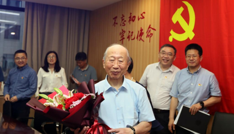 新黨員陳振新：&ldquo;雖已耄耋，紅心向黨！&rdquo;