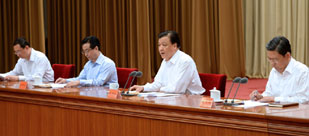 劉云山出席群眾路線教育實(shí)踐活動工作會議