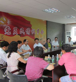 萬慶良到荔灣區(qū)沖口街深入開展黨的群眾路線教育實(shí)踐調(diào)研活動