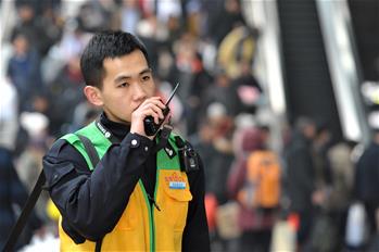 與高鐵&ldquo;賽跑&rdquo;的外賣(mài)小哥