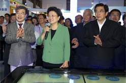 劉延?xùn)|、郭金龍參加2016年全國科技活動(dòng)周活動(dòng)