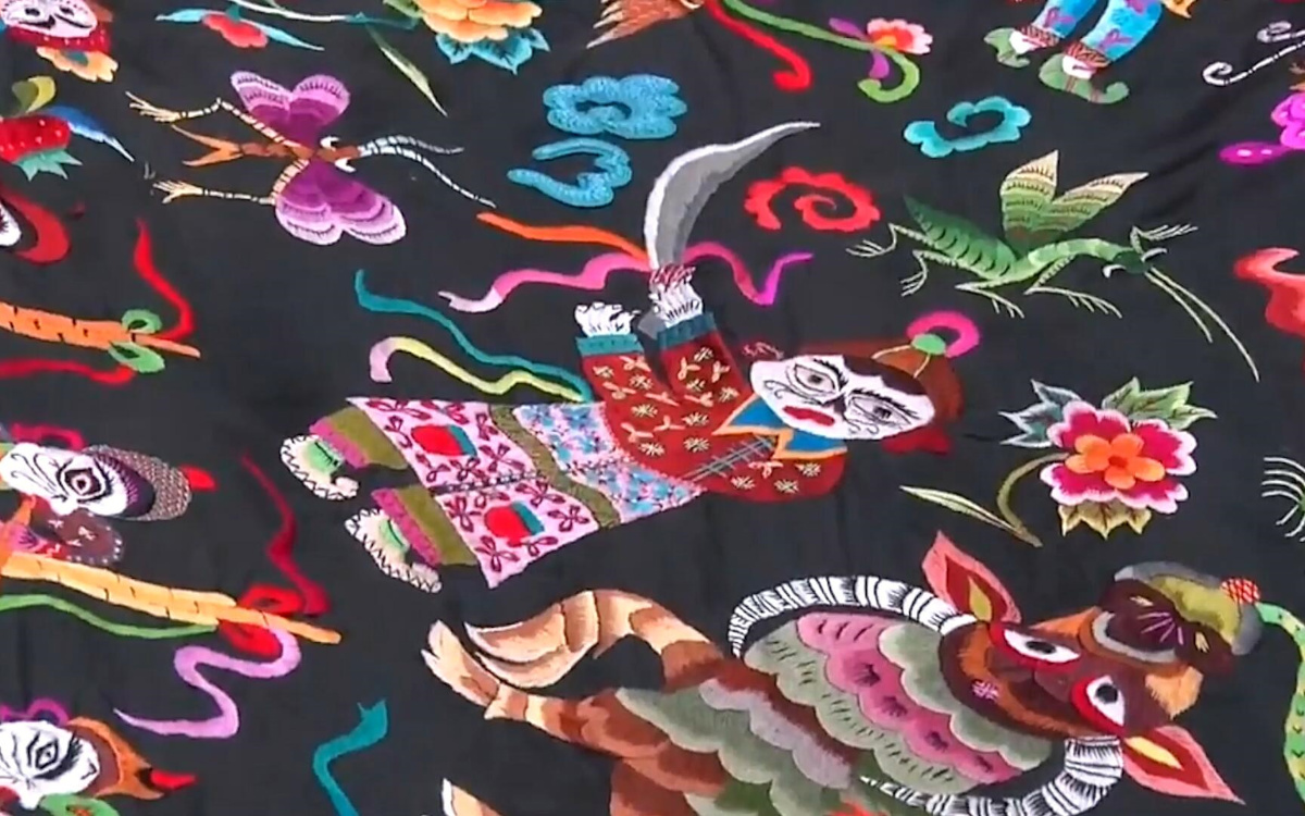 苗繡繡品慢慢得到市場認(rèn)可，回鄉(xiāng)的繡娘逐漸多了起來