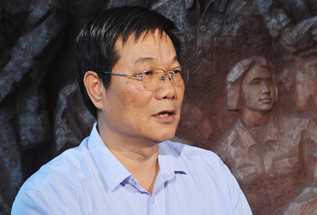 我們把黨的政治優(yōu)勢和現(xiàn)代企業(yè)制度優(yōu)勢結(jié)合起來，建立完善決策、執(zhí)行、監(jiān)督三個(gè)體系。