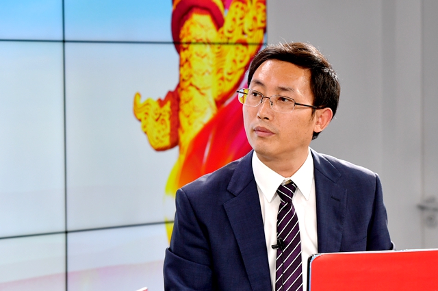 繼往是為了開來，那么開什么來？我們的未來是什么？我們現(xiàn)在站在什么歷史方位上？往哪里去走？