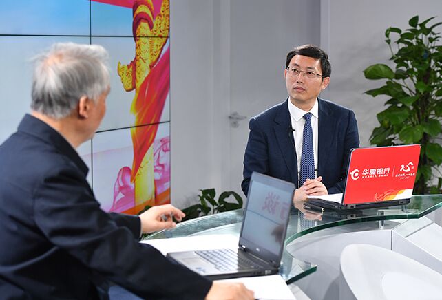 您再給我們梳理一下，黨章中有關(guān)&ldquo;基本路線&rdquo;的修改情況。