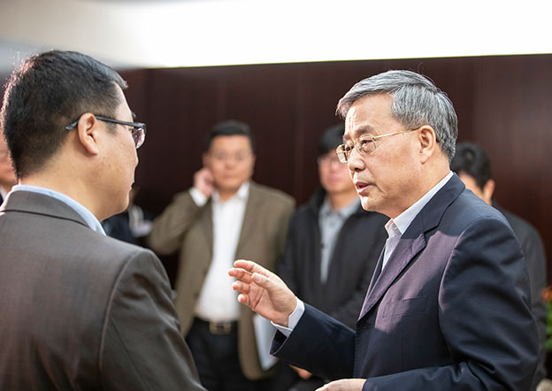 讓銀行業(yè)金融機(jī)構(gòu)愿意做、能夠做、也會(huì)做民營(yíng)企業(yè)業(yè)務(wù)