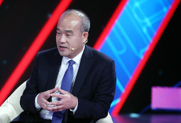 年輕人要有遠(yuǎn)大理想，要了解到科技的核心要素所在，專心，靜下心來打好基礎(chǔ)。