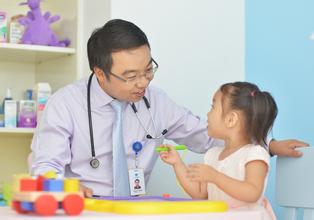 加強兒科醫(yī)生、助產士等緊缺人才培養(yǎng)