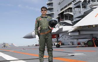 殲&mdash;15飛行員曹先建：開(kāi)創(chuàng)重傷后重返海天的奇跡