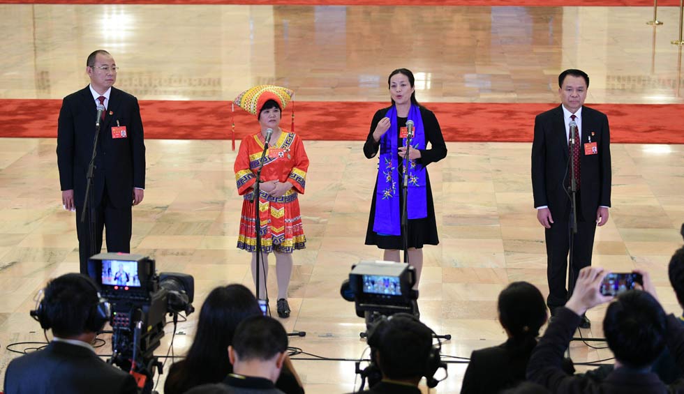 蔡松濤、杜麗群、楊小玲、賈立群接受采訪