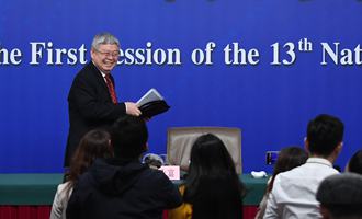 記者會(huì)后，劉永富準(zhǔn)備離開