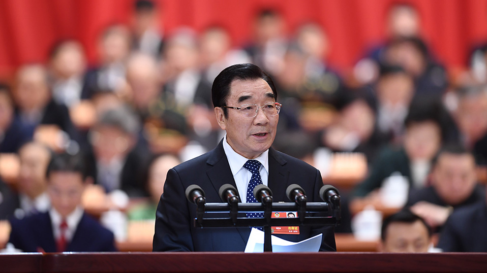 張慶黎作關(guān)于中國(guó)人民政治協(xié)商會(huì)議章程修正案(草案)的說明