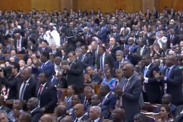 辛識平：掌聲，激蕩聚同心