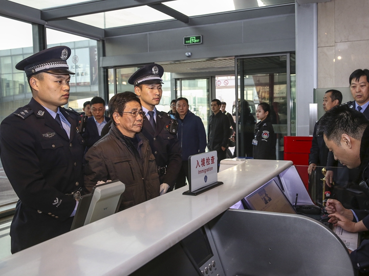 新華社評論員：狠剎&ldquo;四風(fēng)&rdquo;，嚴(yán)懲腐敗