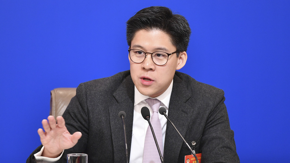 全國(guó)政協(xié)委員、中國(guó)香港體育協(xié)會(huì)暨奧林匹克委員會(huì)副會(huì)長(zhǎng)、霍英東集團(tuán)副總裁 霍啟剛