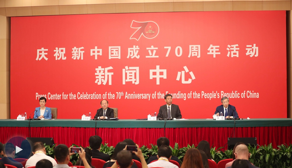 以新發(fā)展理念為引領(lǐng)，推進(jìn)中國(guó)經(jīng)濟(jì)平穩(wěn)健康可持續(xù)發(fā)展