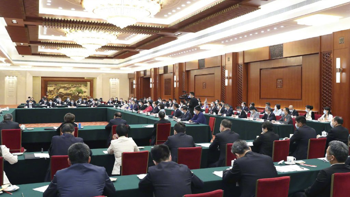 出席十三屆全國(guó)人大三次會(huì)議的代表團(tuán)分組審議政府工作報(bào)告，來(lái)看審議現(xiàn)場(chǎng)