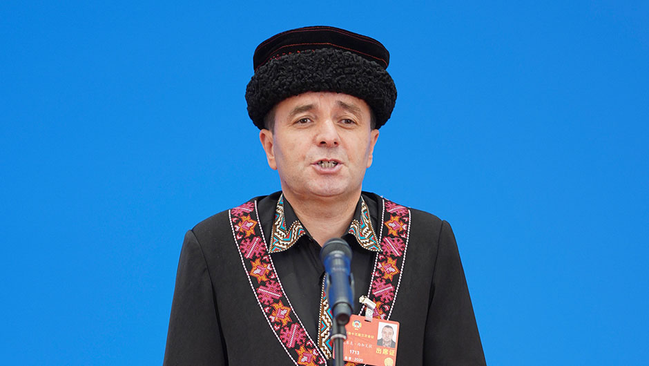 全國政協(xié)委員玉克賽克&middot;西加艾提接受采訪