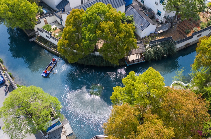 新華社評論員:堅(jiān)持"五個(gè)根本"，頂風(fēng)破浪前行