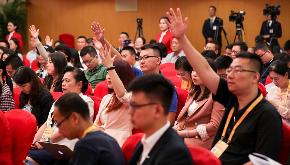 新聞發(fā)布會(huì)現(xiàn)場記者提問