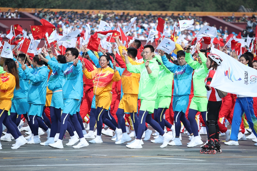 群眾大游行，歡樂的海洋！