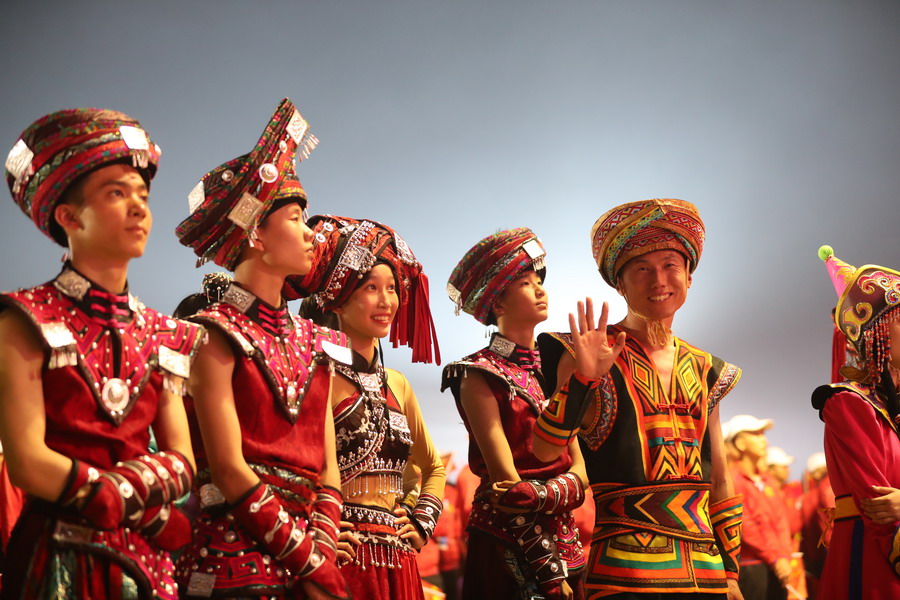 好兒好女好家園，齊心奔小康，共圓中國夢