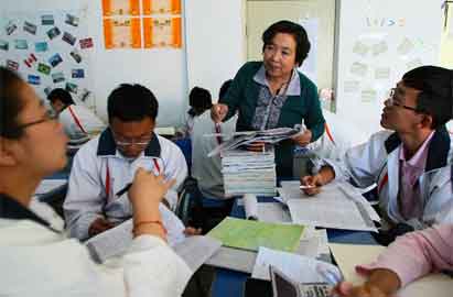 不讓一個學(xué)生掉隊(duì)&mdash;&mdash;記甘肅省嘉峪關(guān)市酒鋼三中教師閆桂珍