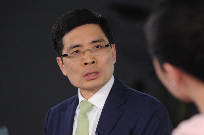 周云杰解答主持人提問(wèn)