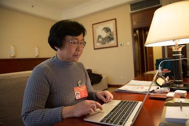 崔向群代表：大科學(xué)裝置建設(shè)要從&ldquo;跟跑&rdquo;變成&ldquo;領(lǐng)跑&rdquo;