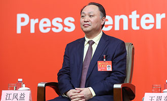 南昌大學(xué)黨委常委、副校長江風(fēng)益