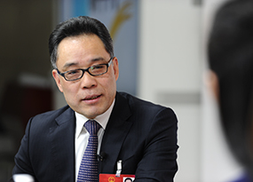 吳國(guó)平回答主持人提問