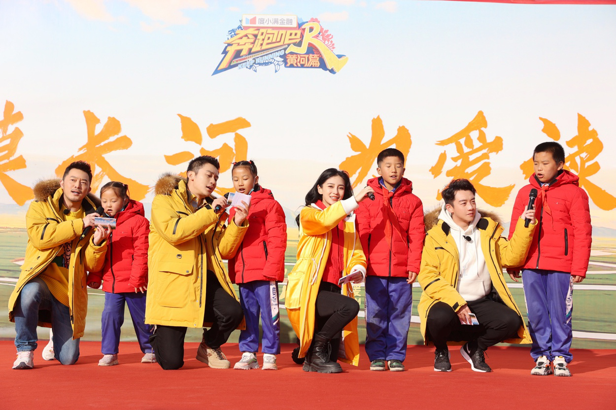 2020年11月18日，&ldquo;大漠長河，為愛讀詩&rdquo;多一克溫暖公益活動啟動儀式在寧夏中衛(wèi)市沙坡頭區(qū)郭灘學(xué)校舉行。&ldquo;跑男團&rdquo;成員李晨、楊穎、鄭愷、沙溢與&ldquo;多一克溫暖&rdquo;團隊攜手為學(xué)生們送去了海瀾之家的冬日溫暖。