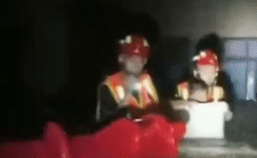 整理箱變小船 小朋友，消防員叔叔來了！