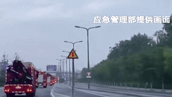 暴雨中 他們&ldquo;逆流而上&rdquo;：跨省救援！7省1800名消防員增援河南