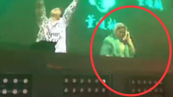 66歲奶奶白天炸臭豆腐晚上酒吧當DJ