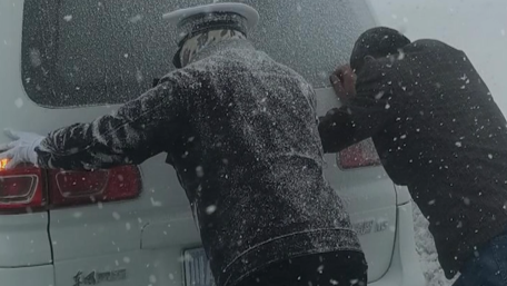 &ldquo;冰雕&rdquo;交警找到了！致敬戰(zhàn)斗在抗風(fēng)雪一線的交警