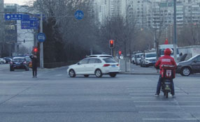 瘋狂&rdquo;外賣 板子應(yīng)該打在誰身上？