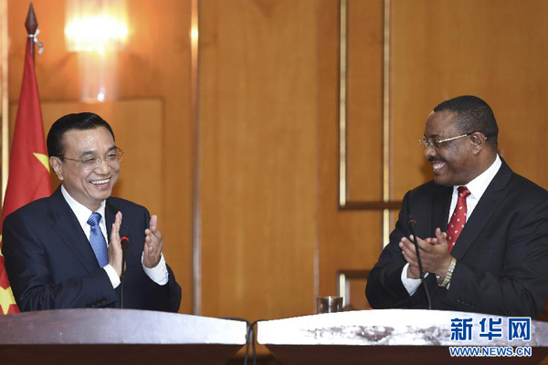 5月4日，國務院總理李克強在亞的斯亞貝巴與埃塞俄比亞總理海爾馬里亞姆舉行會談。這是會談結束后，李克強與海爾馬里亞姆共同會見記者。 新華社記者 李學仁 攝