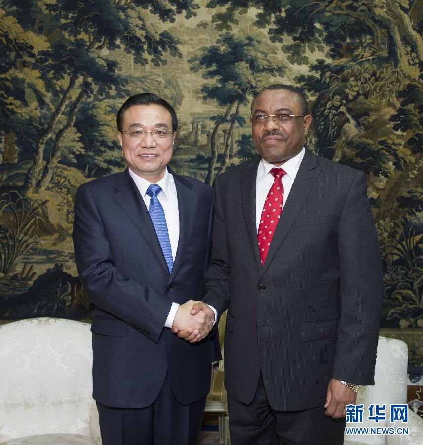 5月4日，中國國務(wù)院總理李克強在亞的斯亞貝巴與埃塞俄比亞總理海爾馬里亞姆舉行會談。  新華社記者 王曄 攝